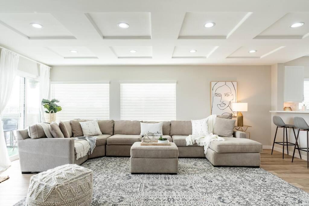 1 Block To Stylish 3br Contemporary